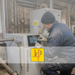Installation d'un système de chauffage par un technicien de Ponsard SARL, chauffagiste à Vienne et Estrablin.